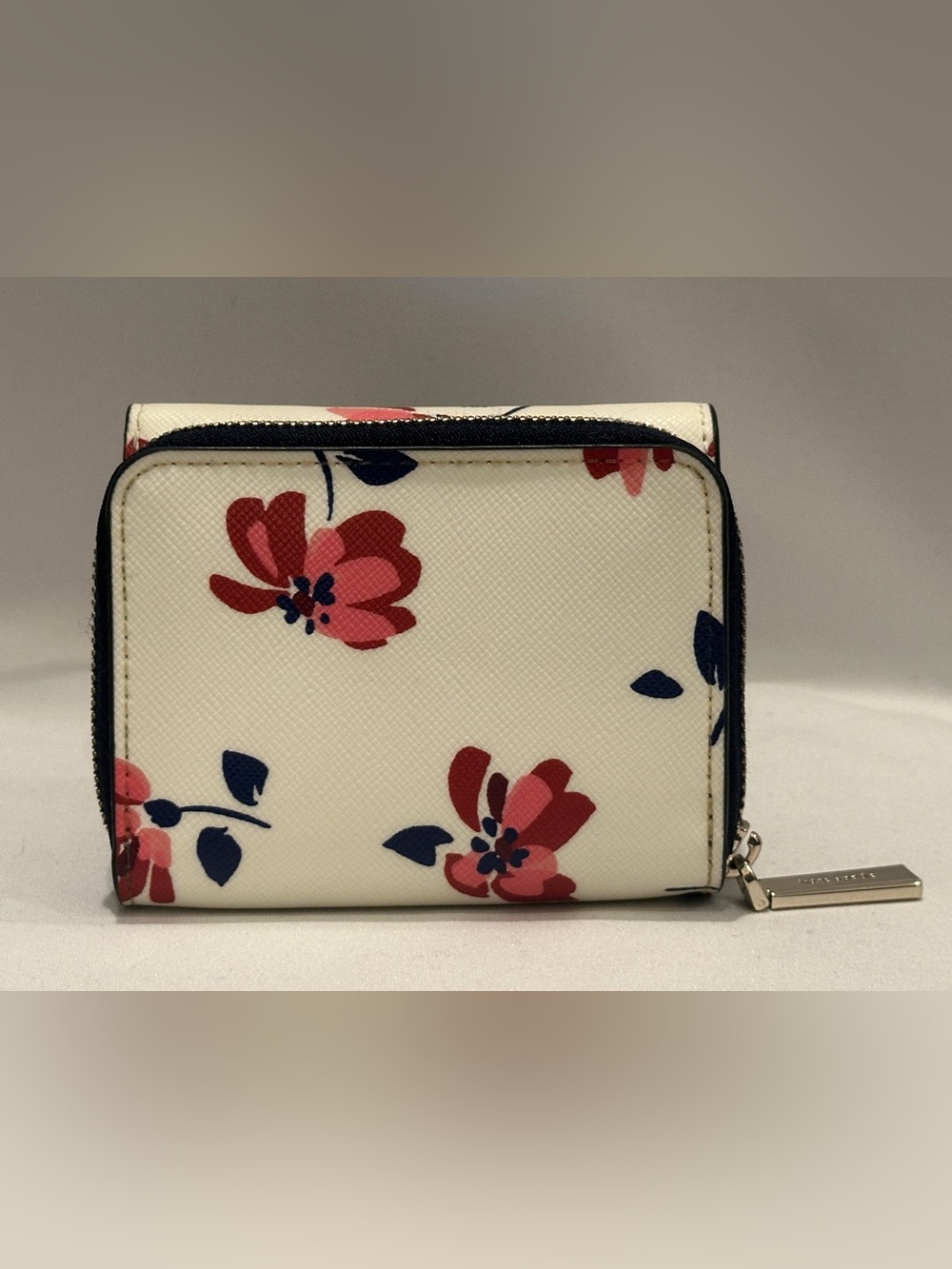 kate spade White Floral Zip Around Compact Wallet NWT&Box - Picture 3 of 16